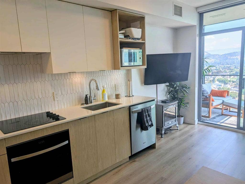 Upscale downtown Kelowna condo