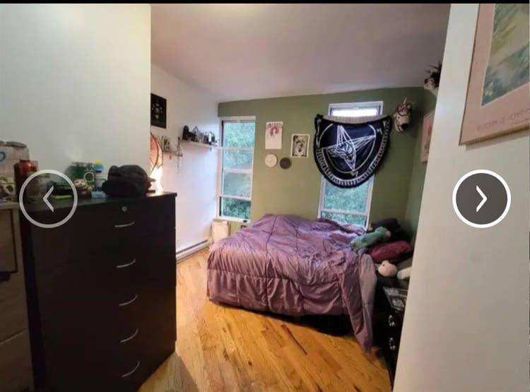 Sunny East Williamsburg Room