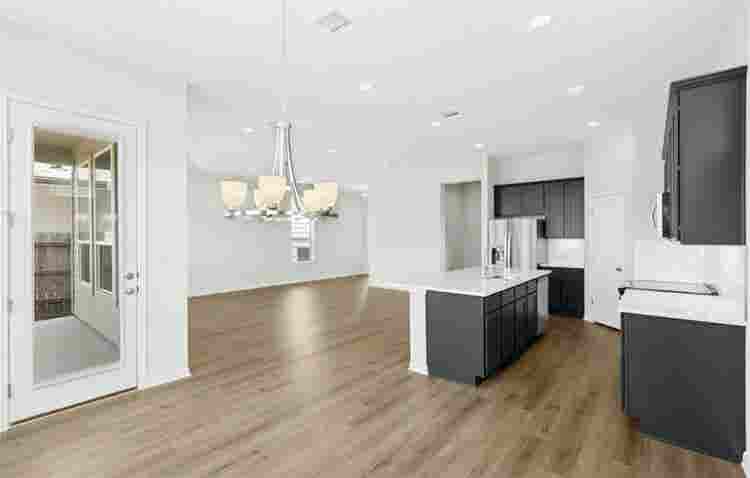 New Listing, Brand New home!