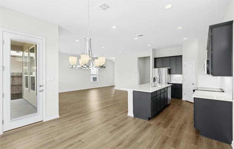 New Listing, Brand New home!