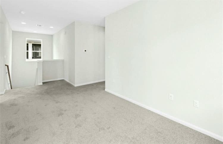 New Listing, Brand New home!