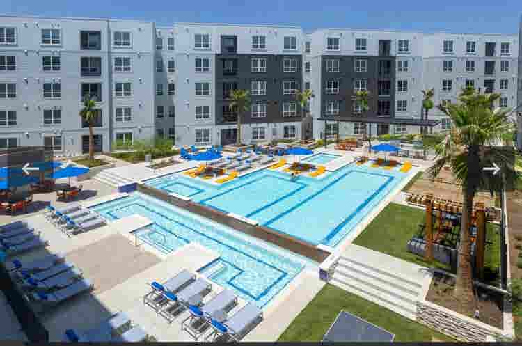 APT FOR SUBLEASE STARTING JANUARY