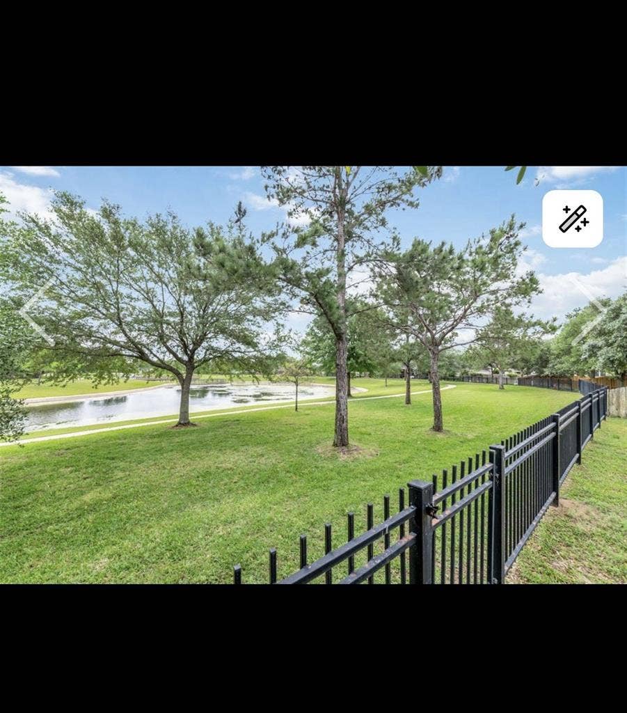 Renting a room in a 5 bdr house!