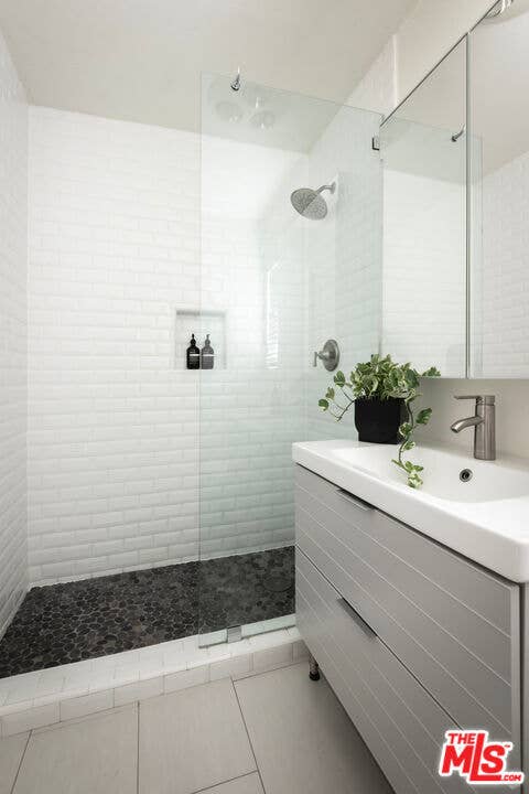 Private Bdrm/Bath (WeHo)