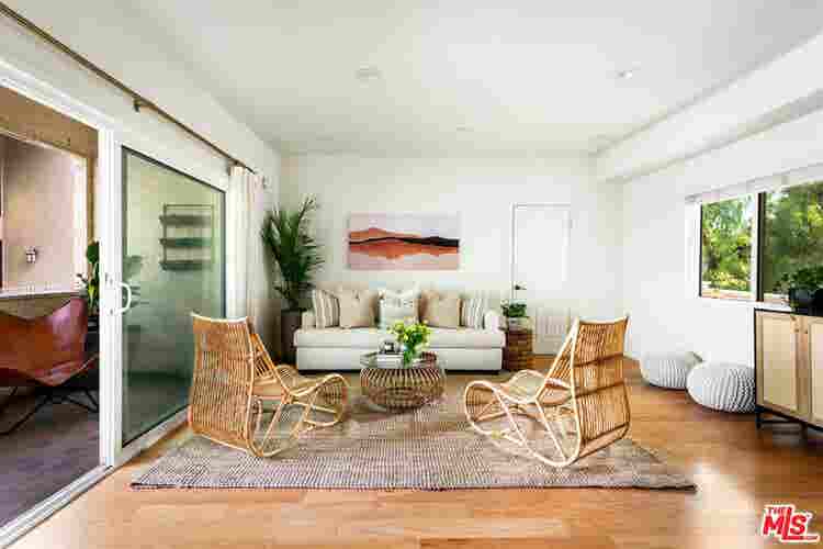 Private Bdrm/Bath (WeHo)