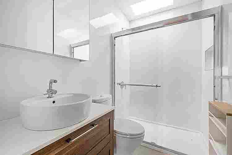 Large Private Ensuite Room