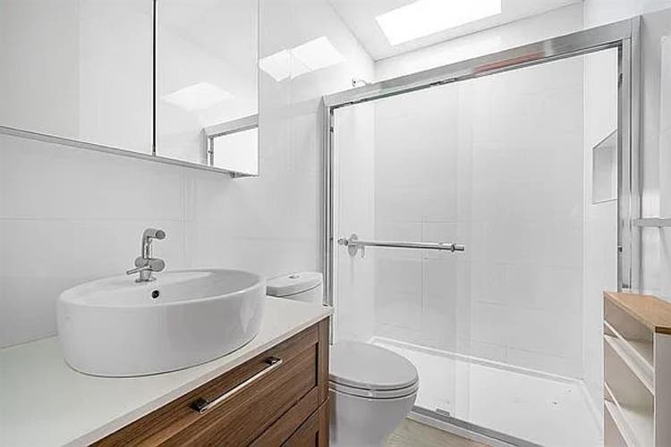 Large Private Ensuite Room