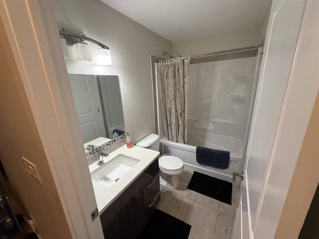 Private Room with Bath for sharing