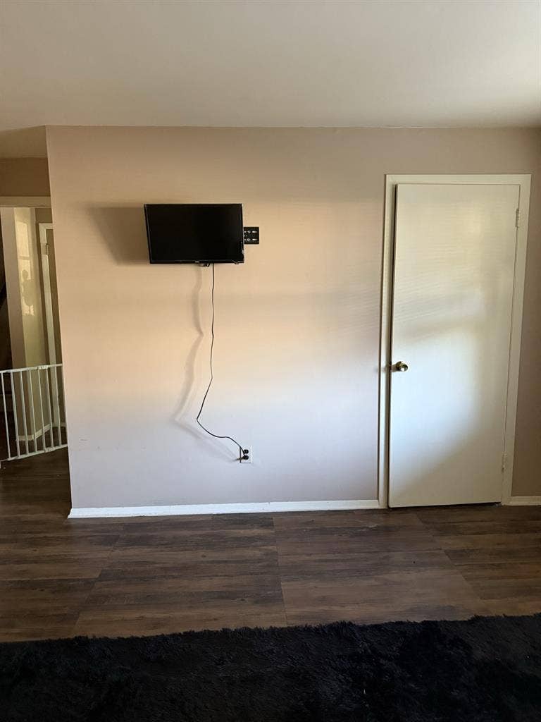 Big Bright Room in Great Location