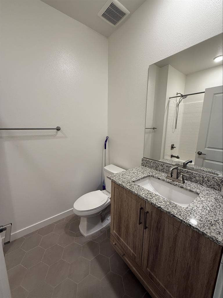 Room for rent available now