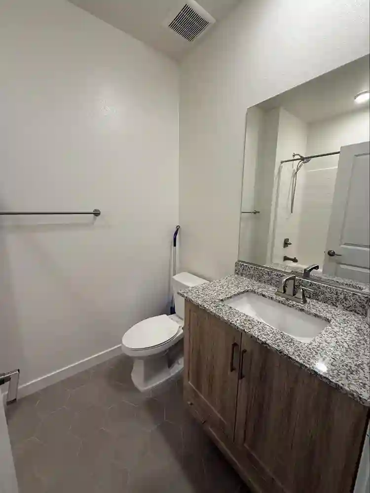 Room for rent available now