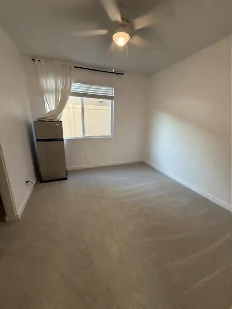 Room for rent available now