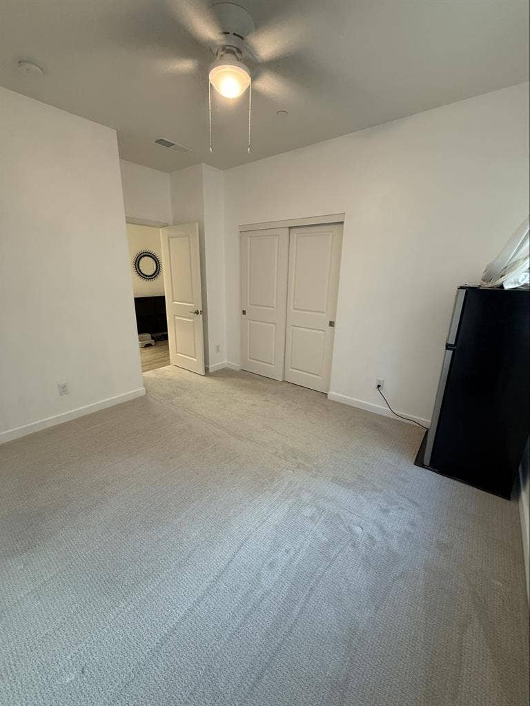 Room for rent available now