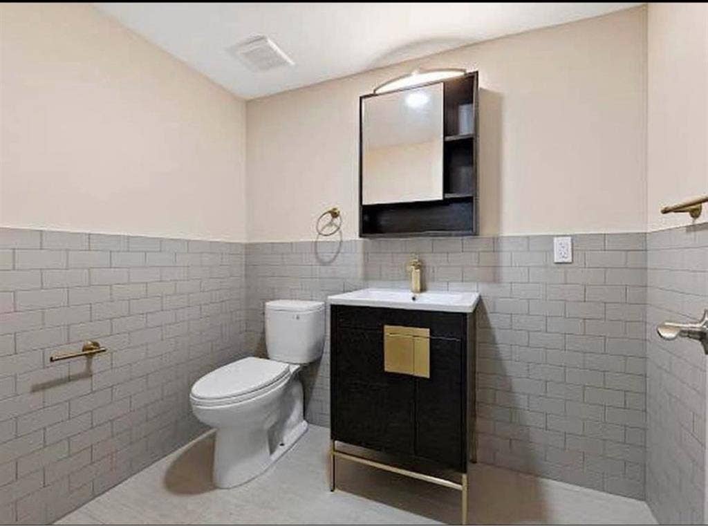 Spacious bedroom available