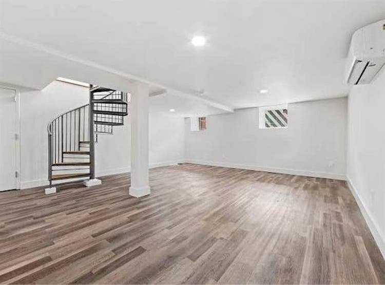 Spacious bedroom available