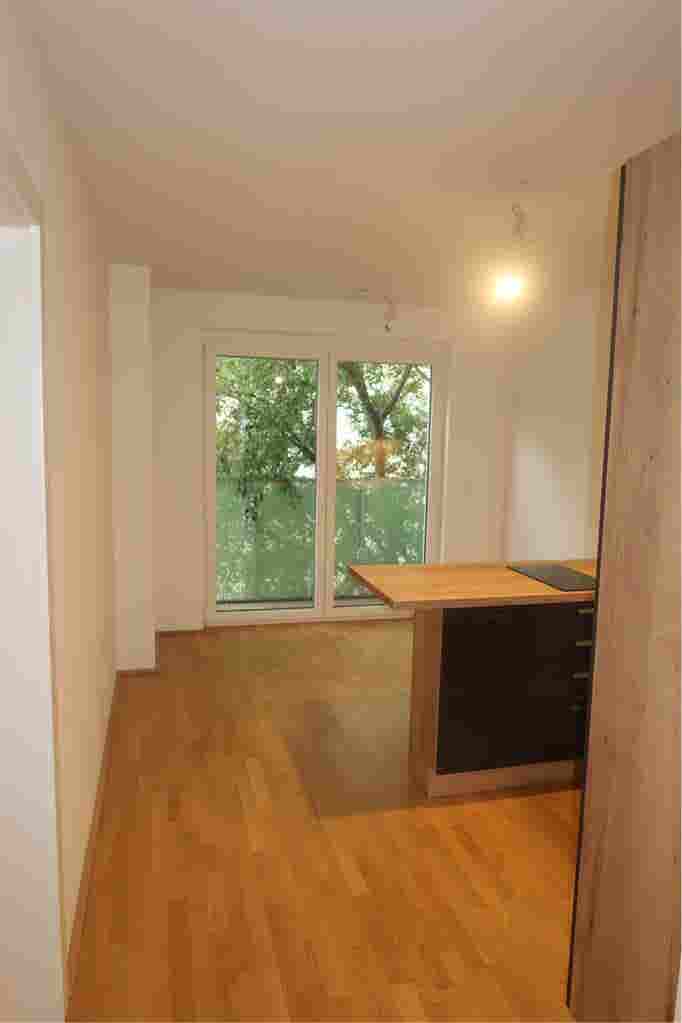Modern 2-Room Apartment & Balcony