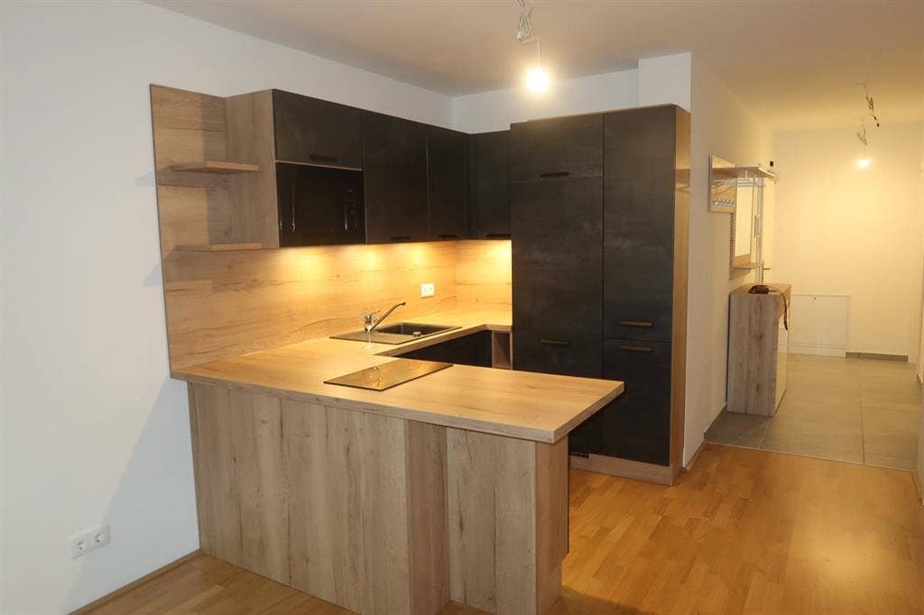 Modern 2-Room Apartment & Balcony