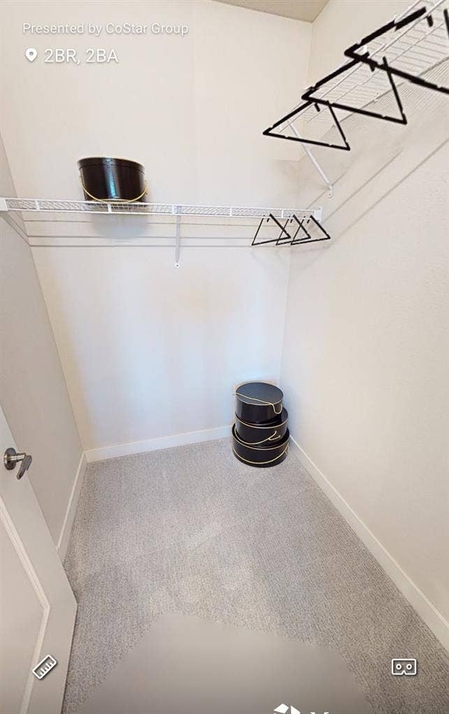 Looking for Roommate