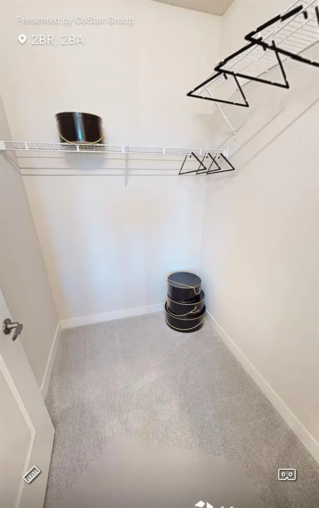 Looking for Roommate