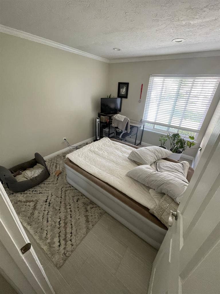 Room for Rent near South Coast