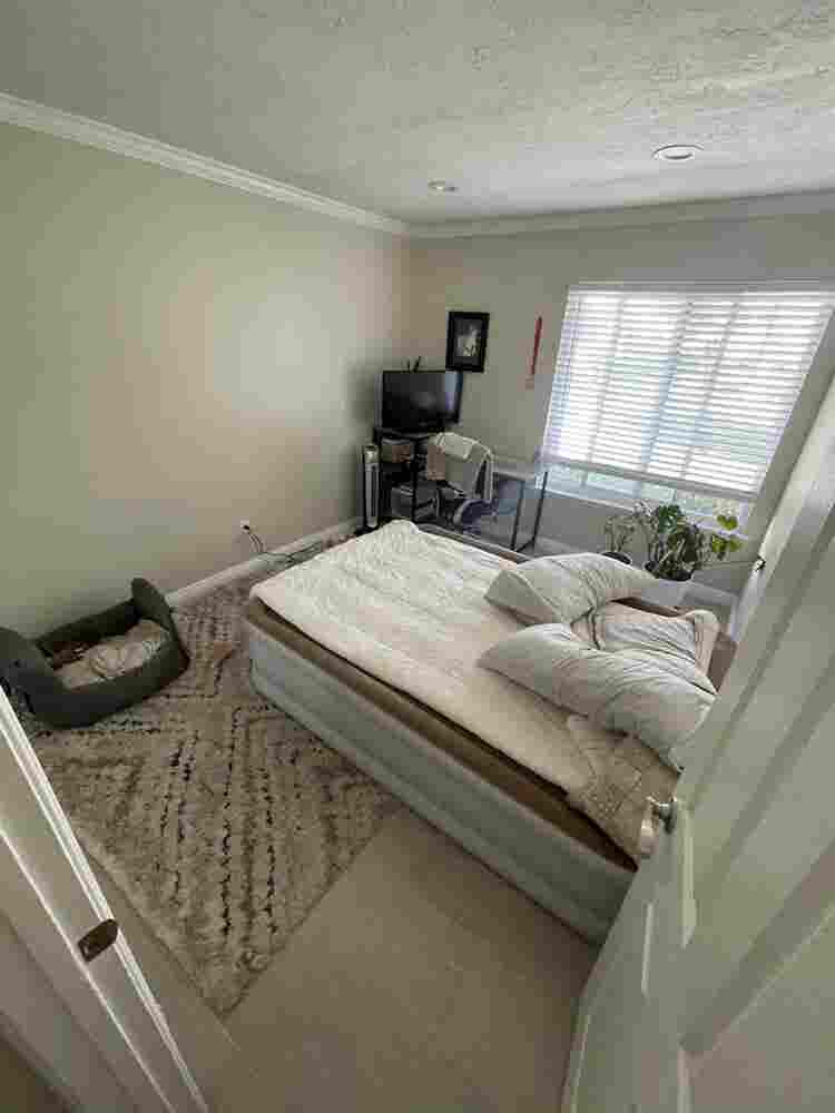 Room for Rent near South Coast