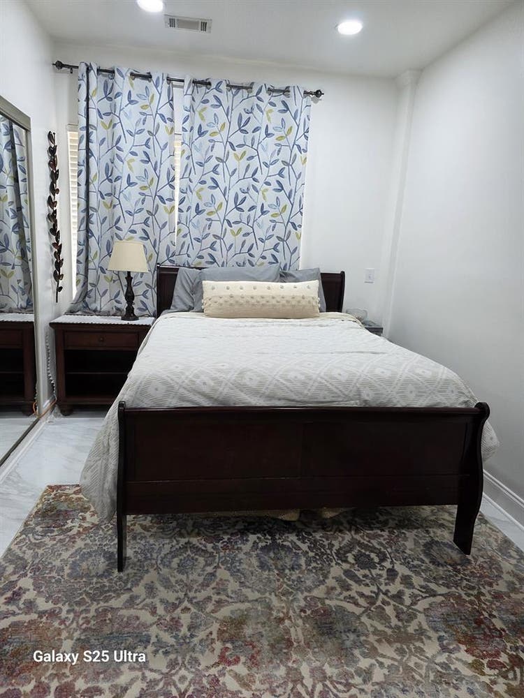 Rento cuarto con baño privado