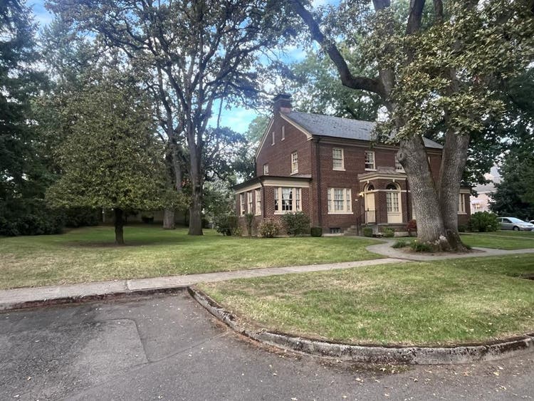 2 Bedroom, Townhousee