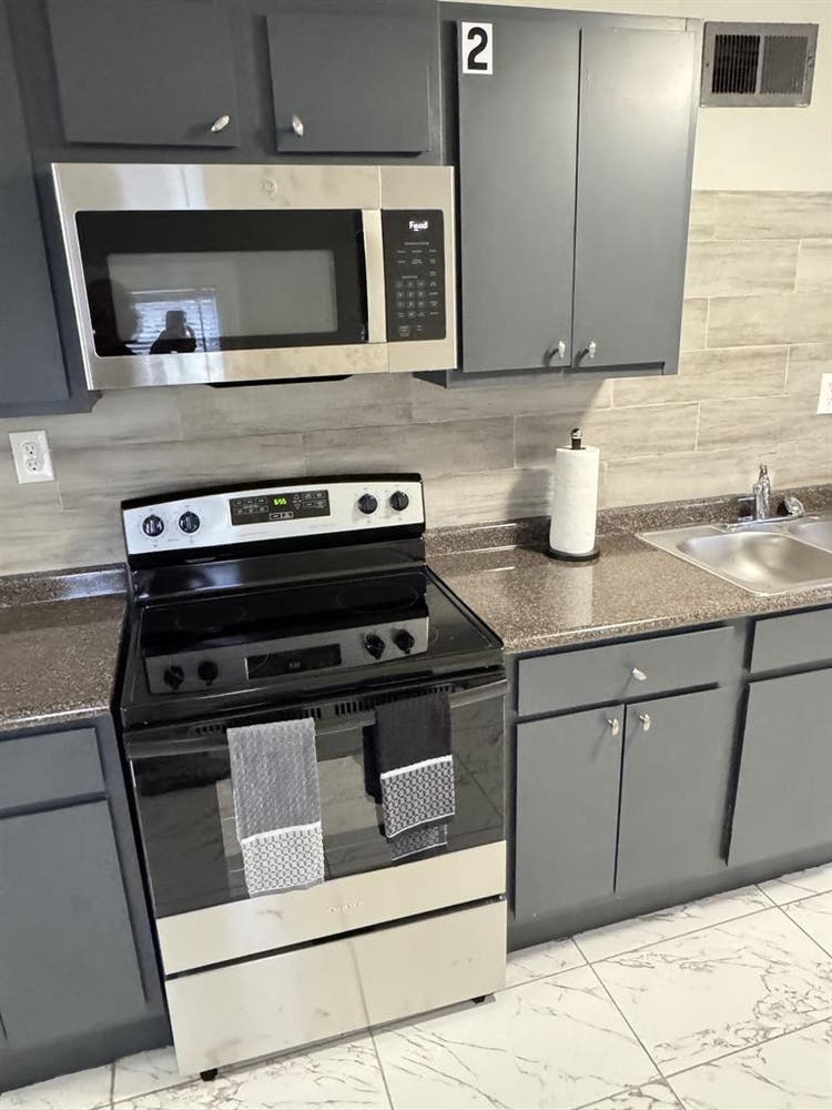 Room Near Downtown
