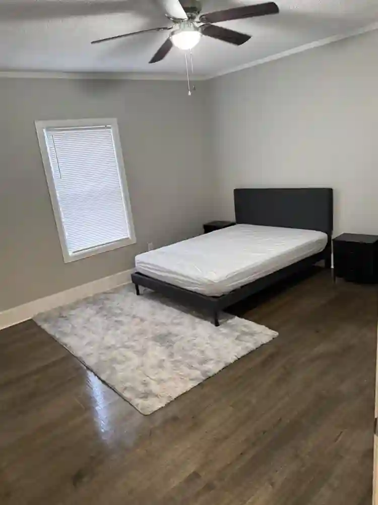 Room Near Downtown