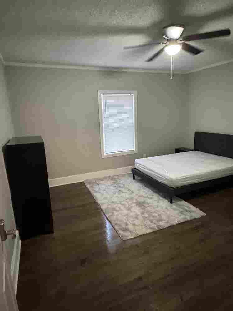 Room Near Downtown