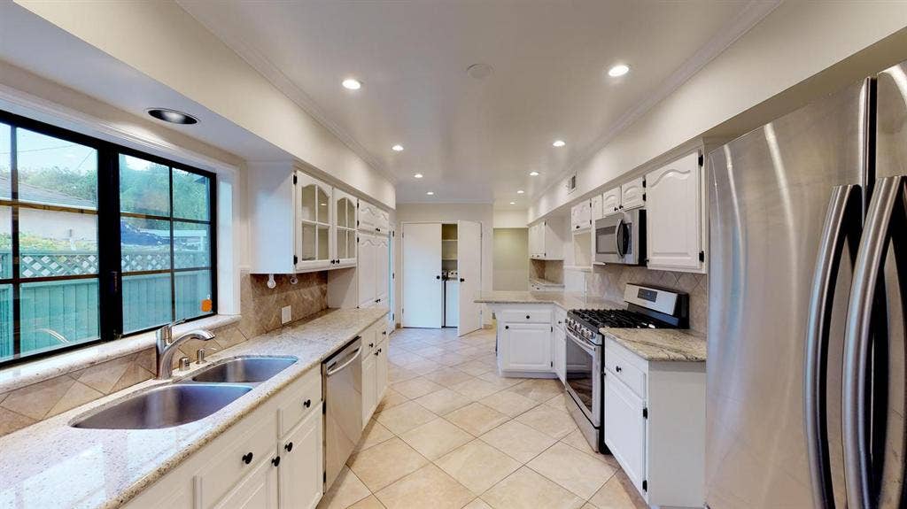 1 BR in Los Angeles