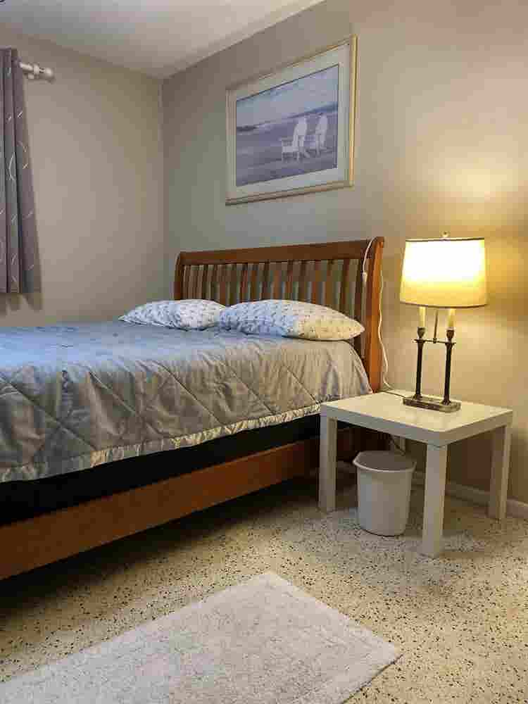 Private room in 5 bedroom house