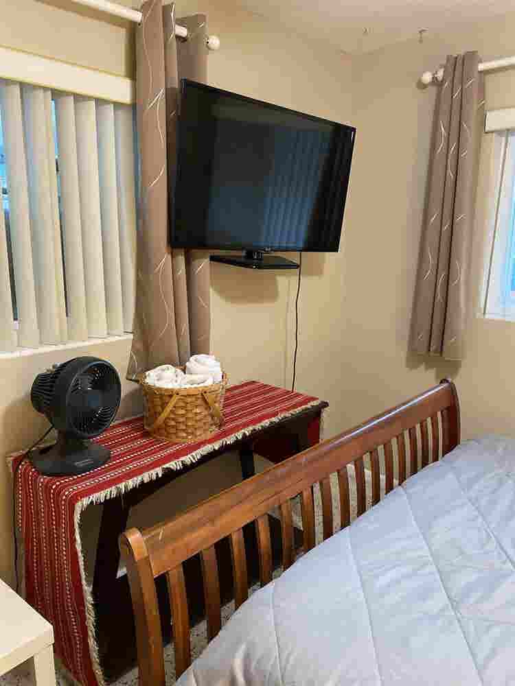 Private room in 5 bedroom house