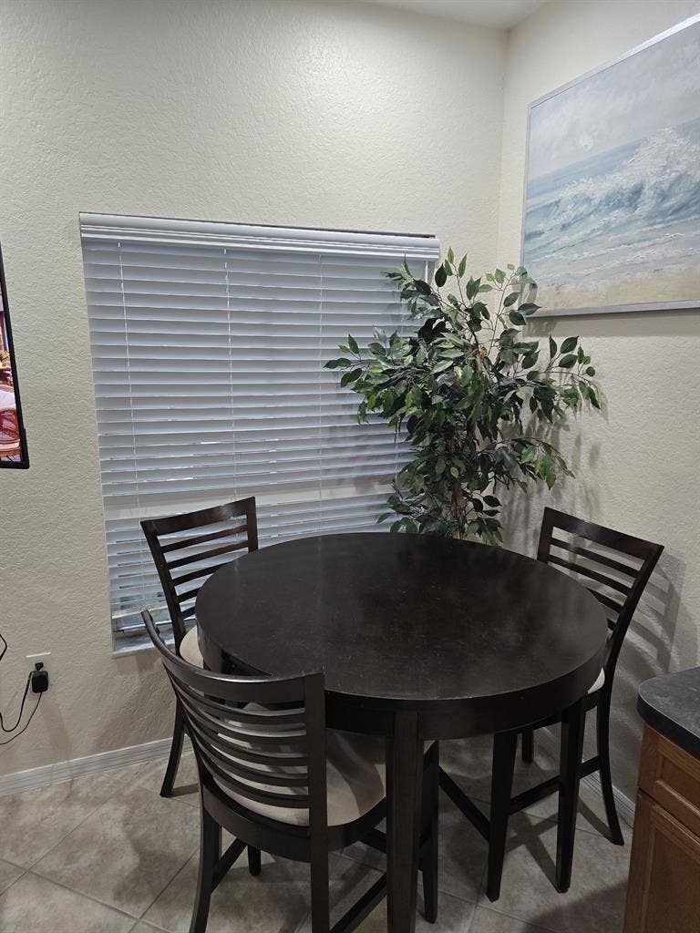 $ all-inclusive 1st floor bedrm