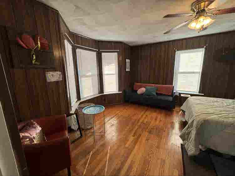Large room for rent