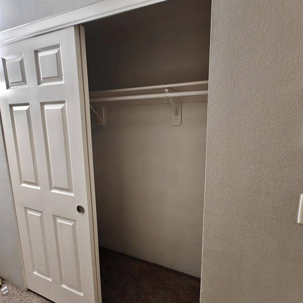 Furnished room for rent - Van Mall
