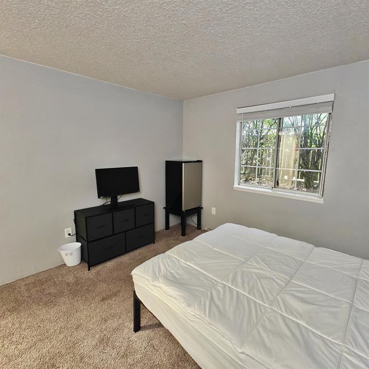 Furnished room for rent - Van Mall