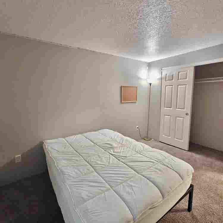 Furnished room for rent - Van Mall