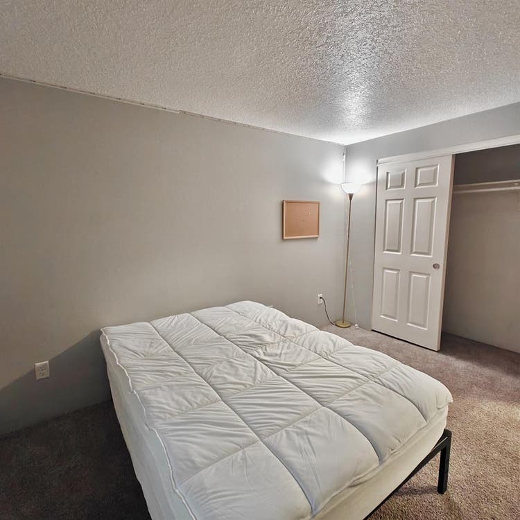 Furnished room for rent - Van Mall