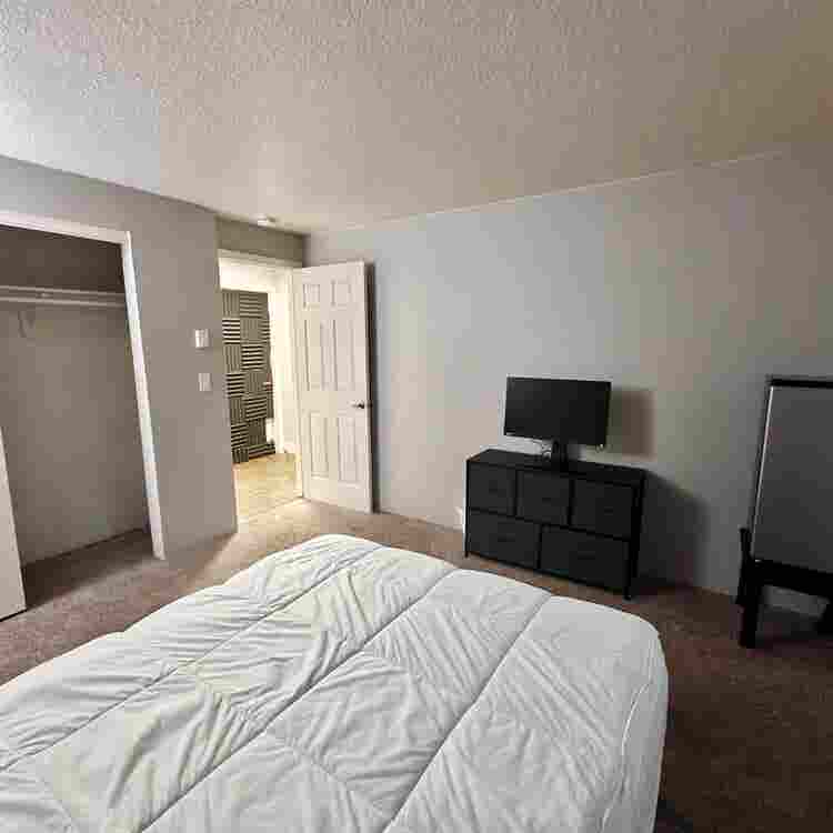 Furnished room for rent - Van Mall