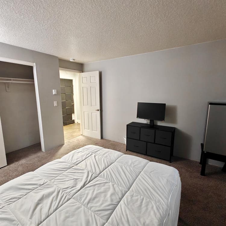 Furnished room for rent - Van Mall
