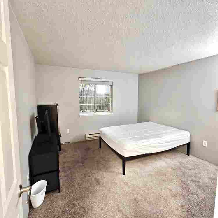 Furnished room for rent - Van Mall