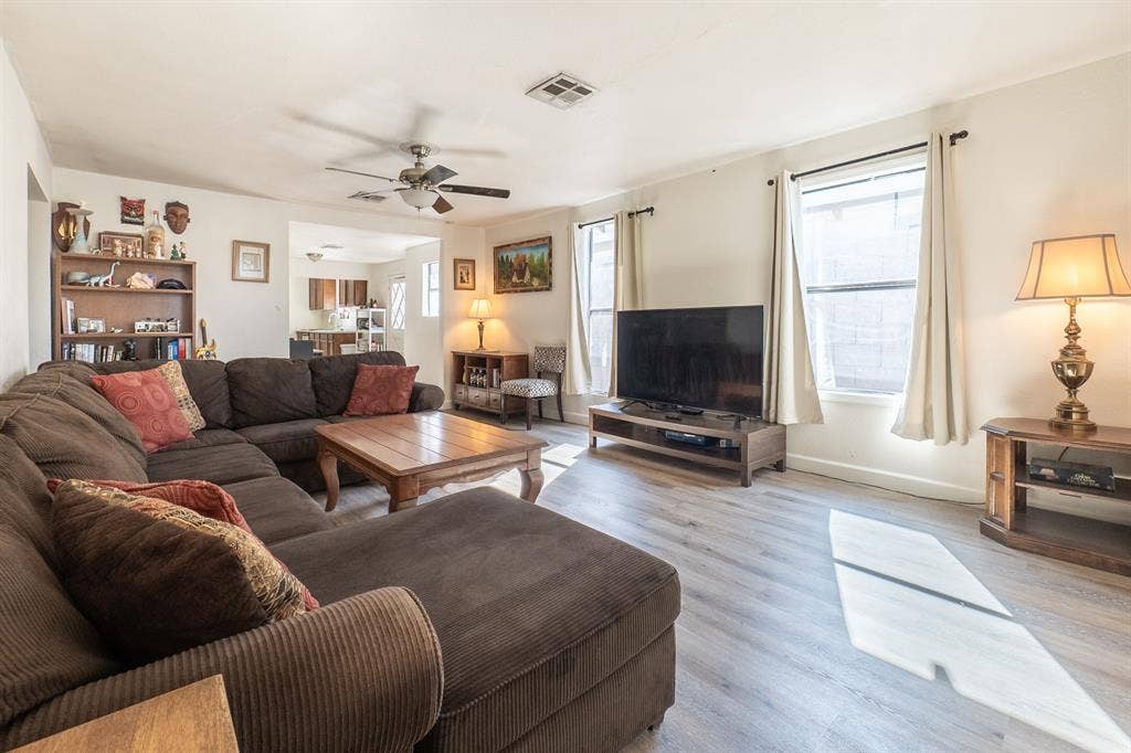 Private Room Near Skyharbor