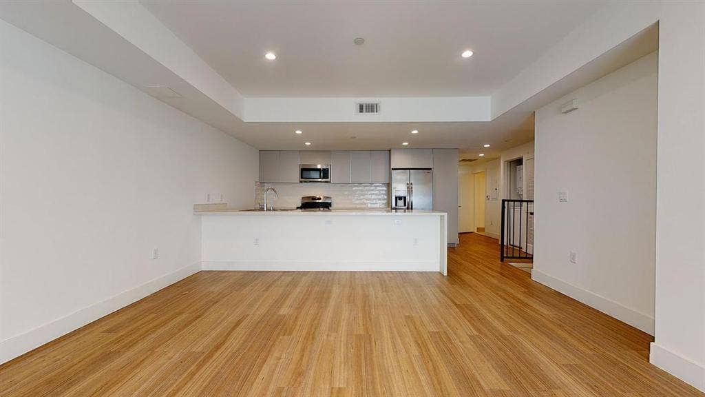 2 BR in Los Angeles