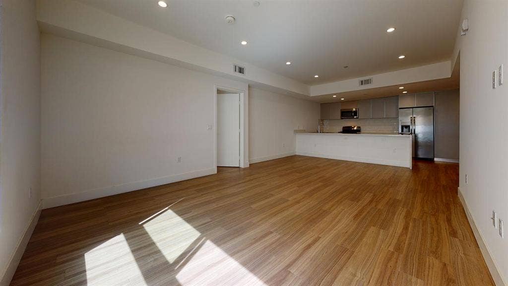 2 BR in Los Angeles