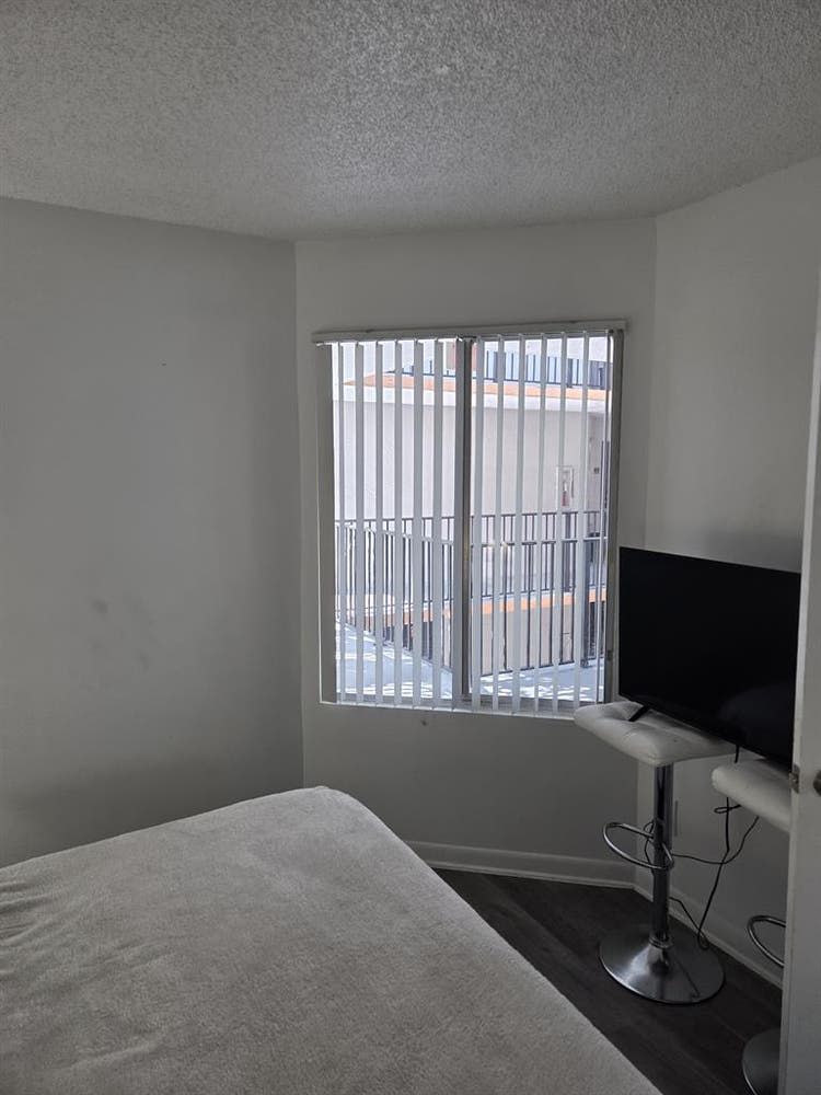 I'm looking a roommate for a rent a