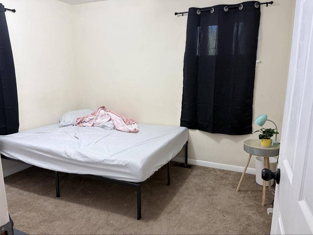 Women Only: ALL UTILITIES included!