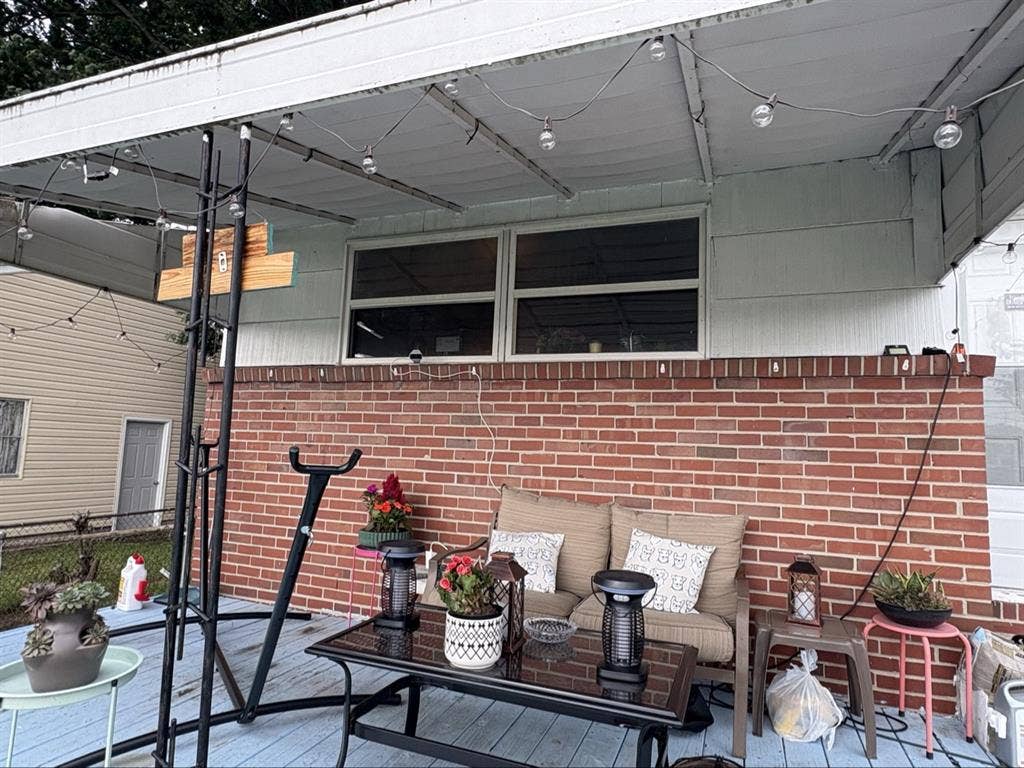 Women Only: ALL UTILITIES included!