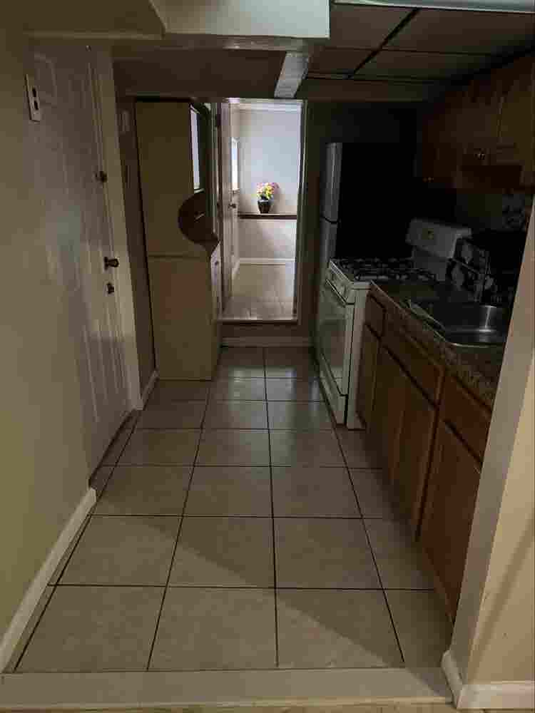2 bedroom step down grown floor apt