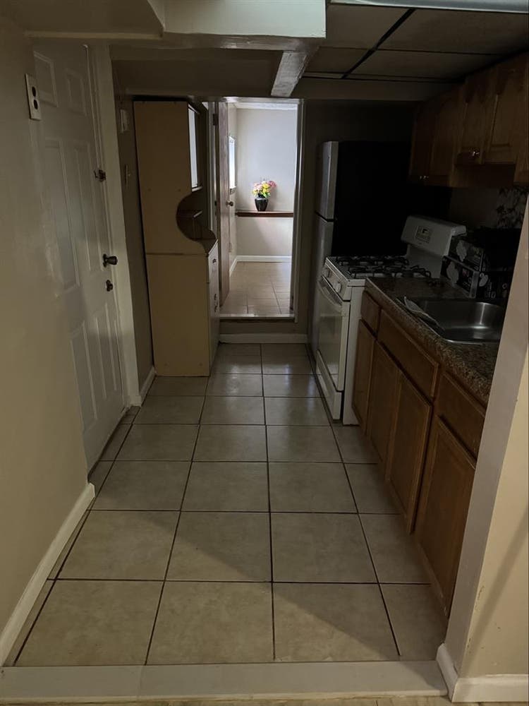 2 bedroom step down grown floor apt
